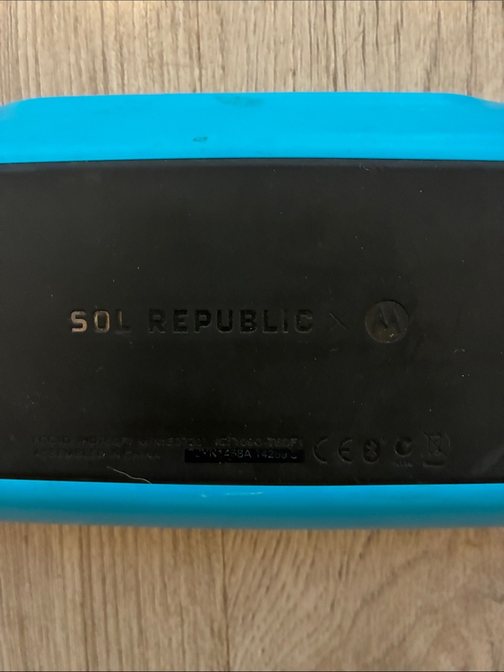 Motorola Blue Portable Bluetooth Speaker with NFC - Picture 3 of 3